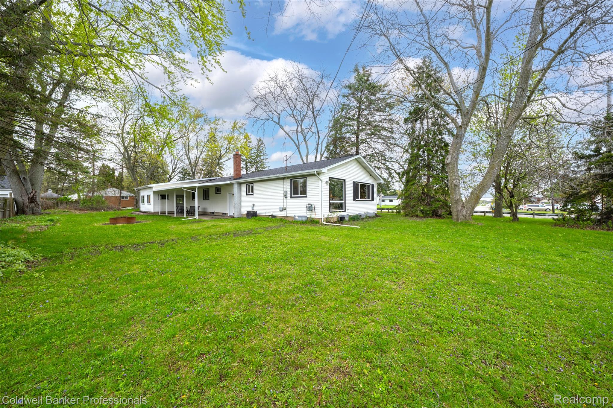 3500 Elms Road Swartz Creek, MI 48473 - Photo 2 of 21 On larger lot covered patio