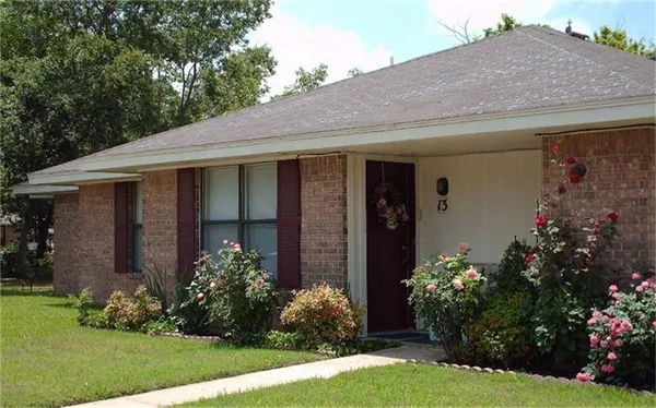 $557 | 300 East Elm Street, Edgewood, TX 75117