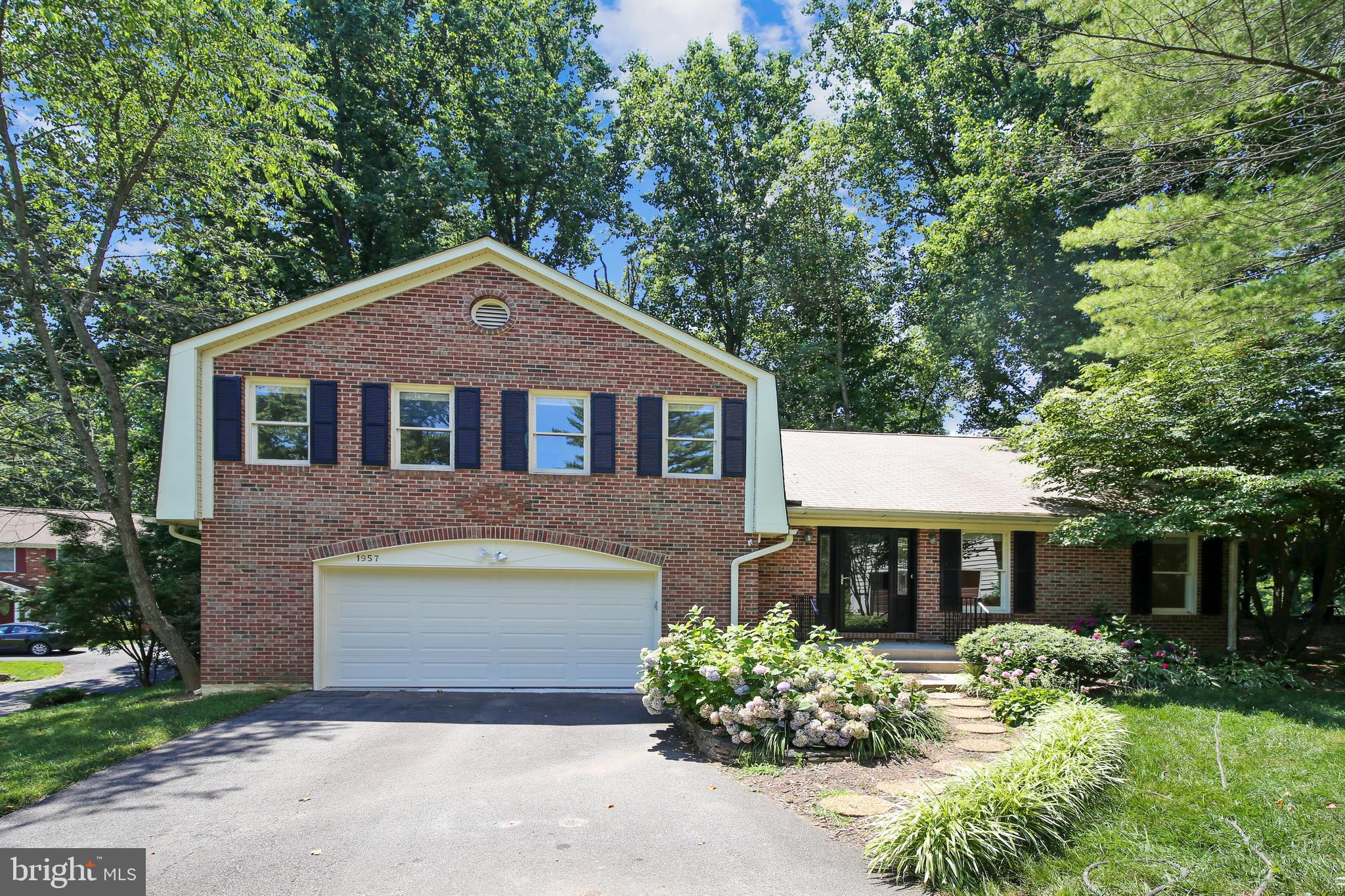 1957 Weybridge Lane Reston, VA 20191 - Photo 1 of 93