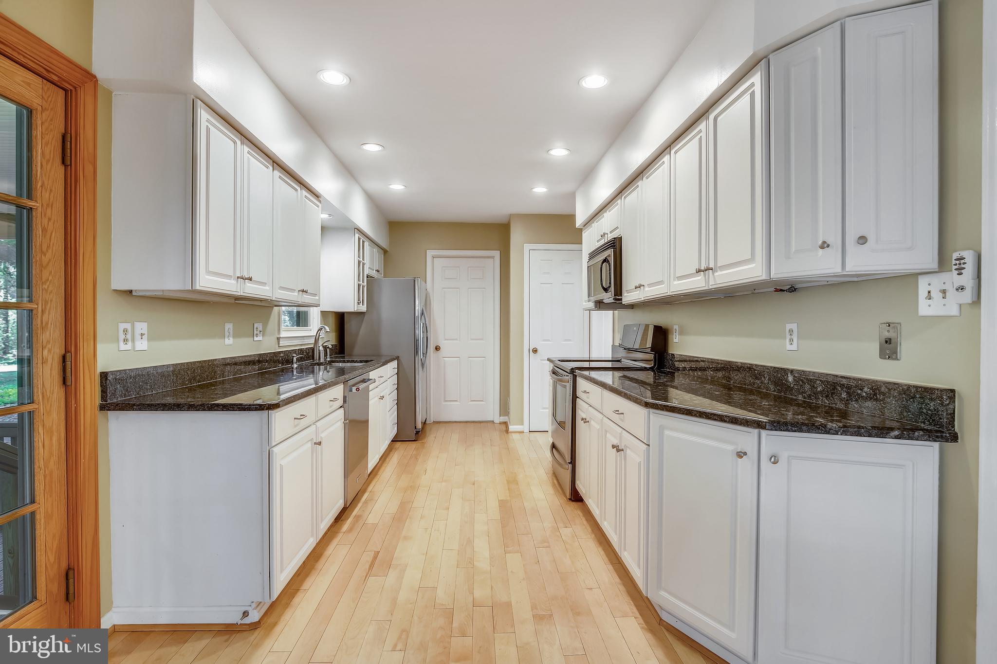 1957 Weybridge Lane Reston, VA 20191 - Photo 22 of 93
