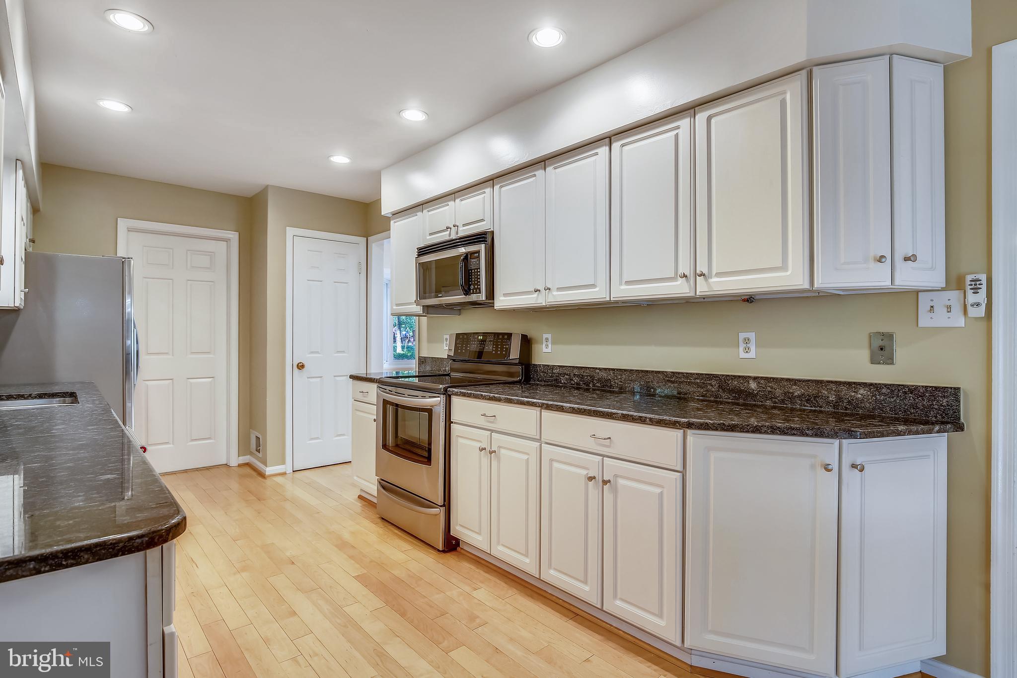 1957 Weybridge Lane Reston, VA 20191 - Photo 25 of 93