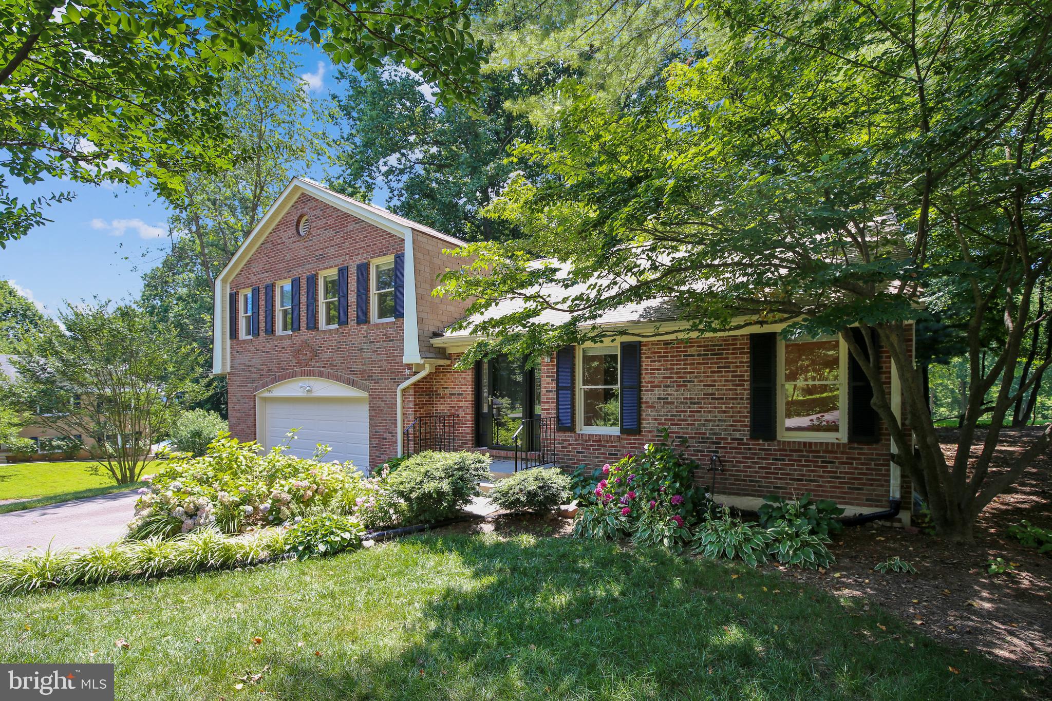 1957 Weybridge Lane Reston, VA 20191 - Photo 4 of 93