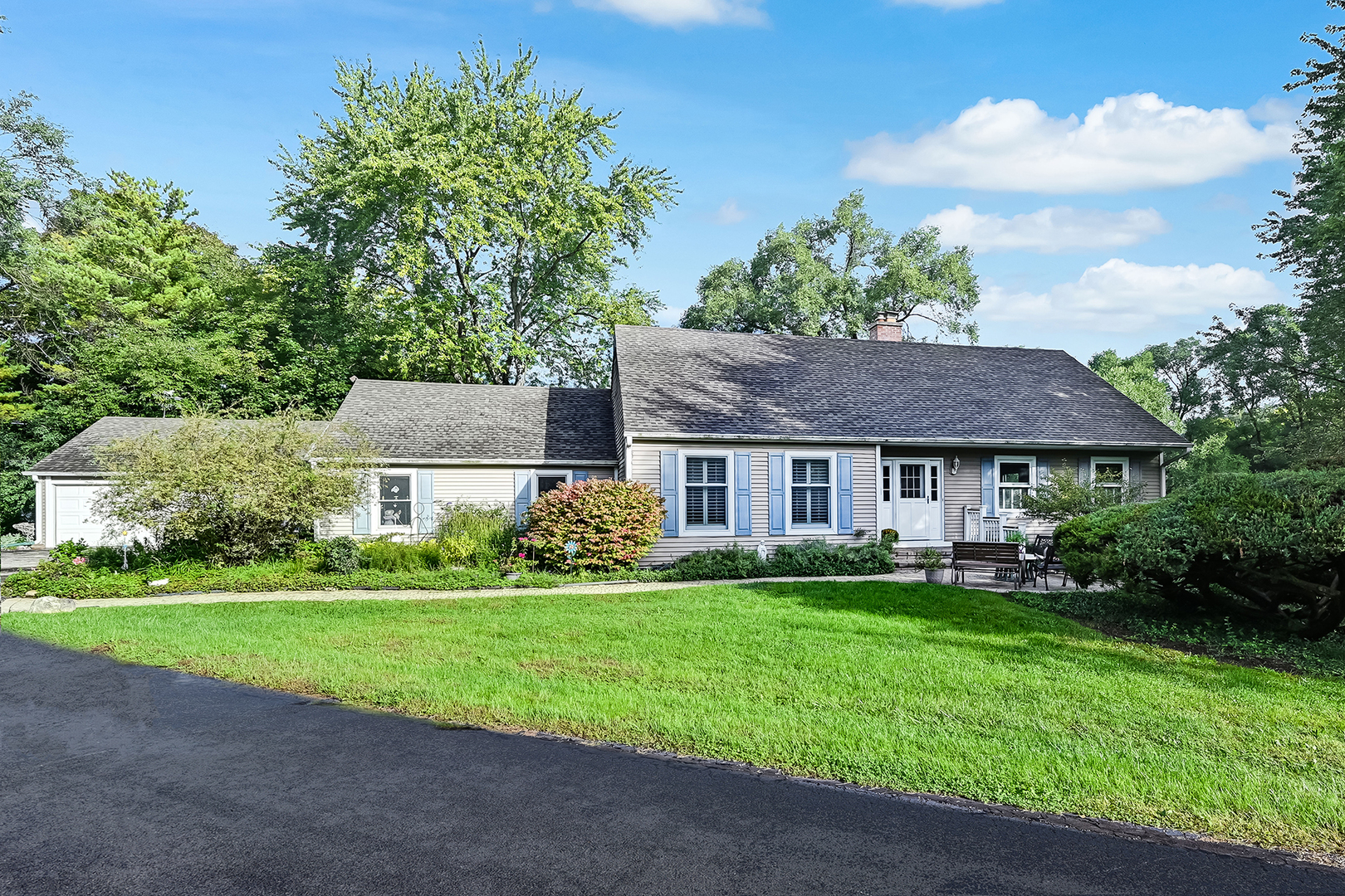 24462 North Kelsey Road Barrington, IL 60010 - Photo 1 of 31 Gallery Image 1