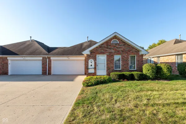 $225,000 | 315 East College Avenue, Unit 20, Brownsburg, IN 46112