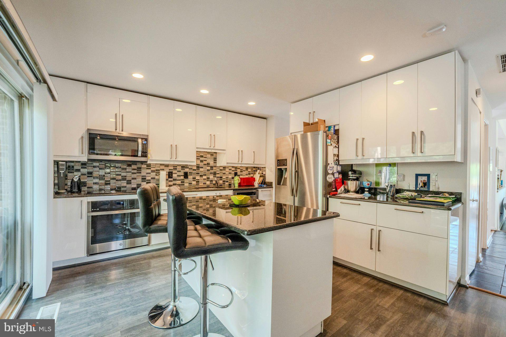 2013 Lakewinds Drive Reston, VA 20191 - Photo 20 of 54 Large kitchen island
