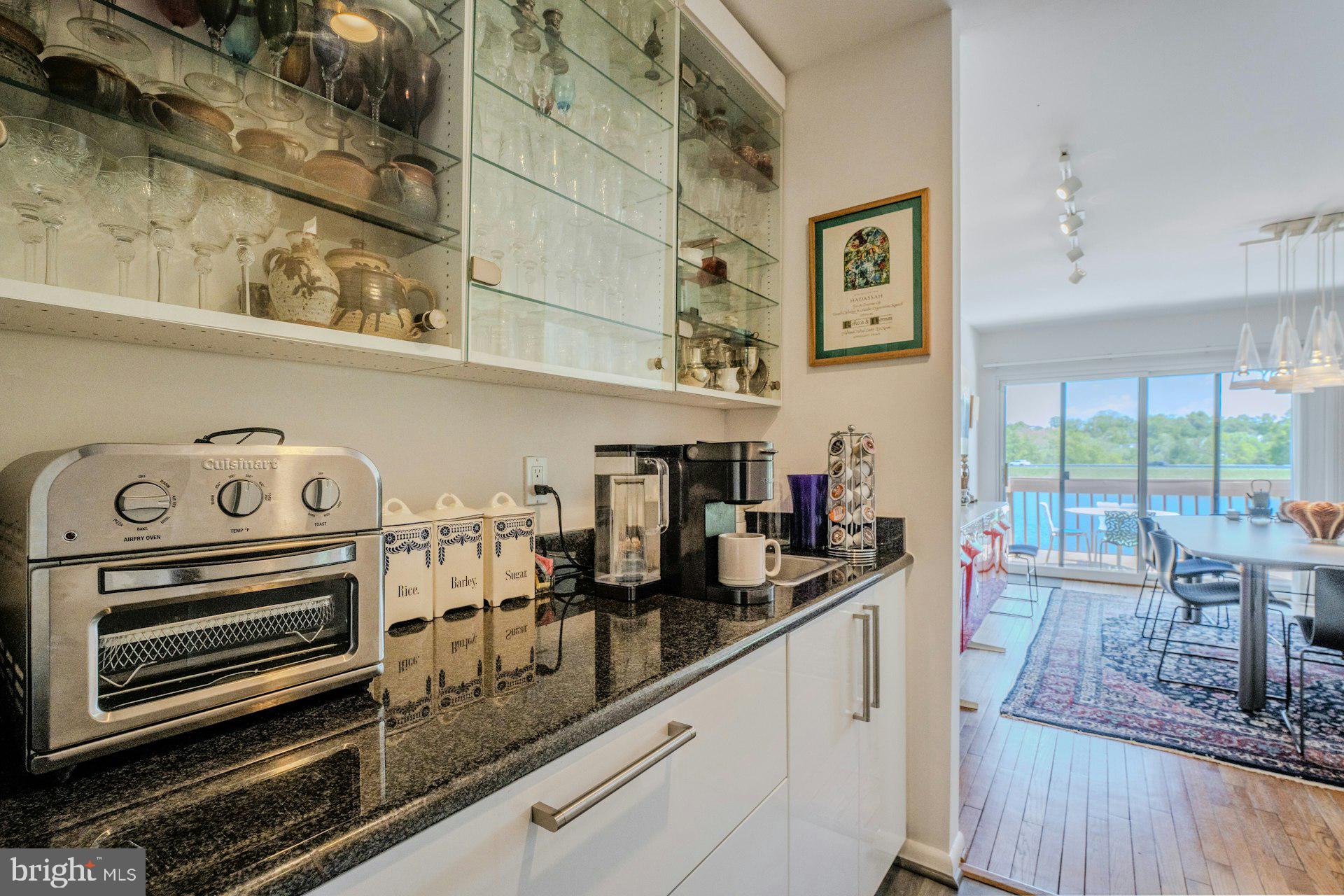 2013 Lakewinds Drive Reston, VA 20191 - Photo 24 of 54 Bar between kitchen and dining room