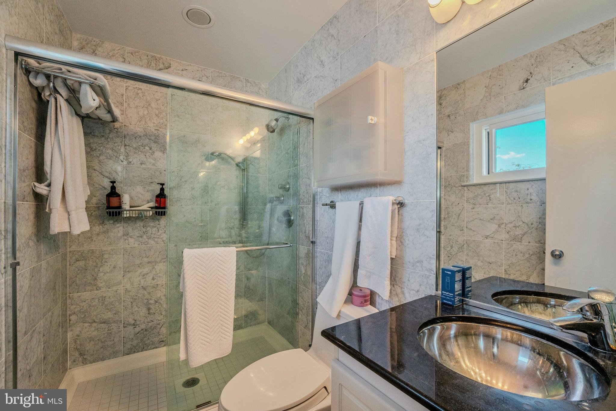 2013 Lakewinds Drive Reston, VA 20191 - Photo 29 of 54 Primary bath