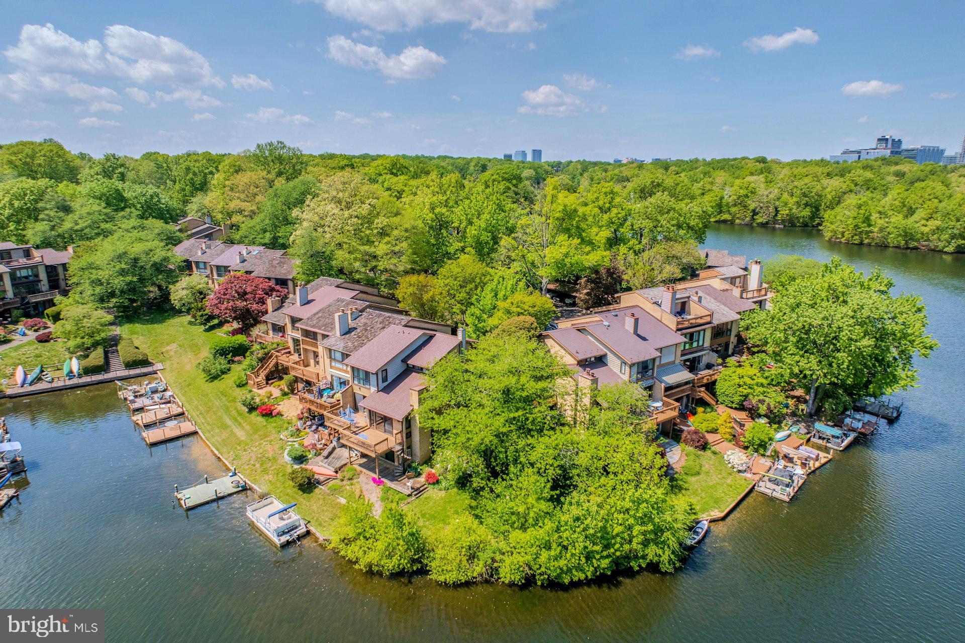 2013 Lakewinds Drive Reston, VA 20191 - Photo 44 of 54