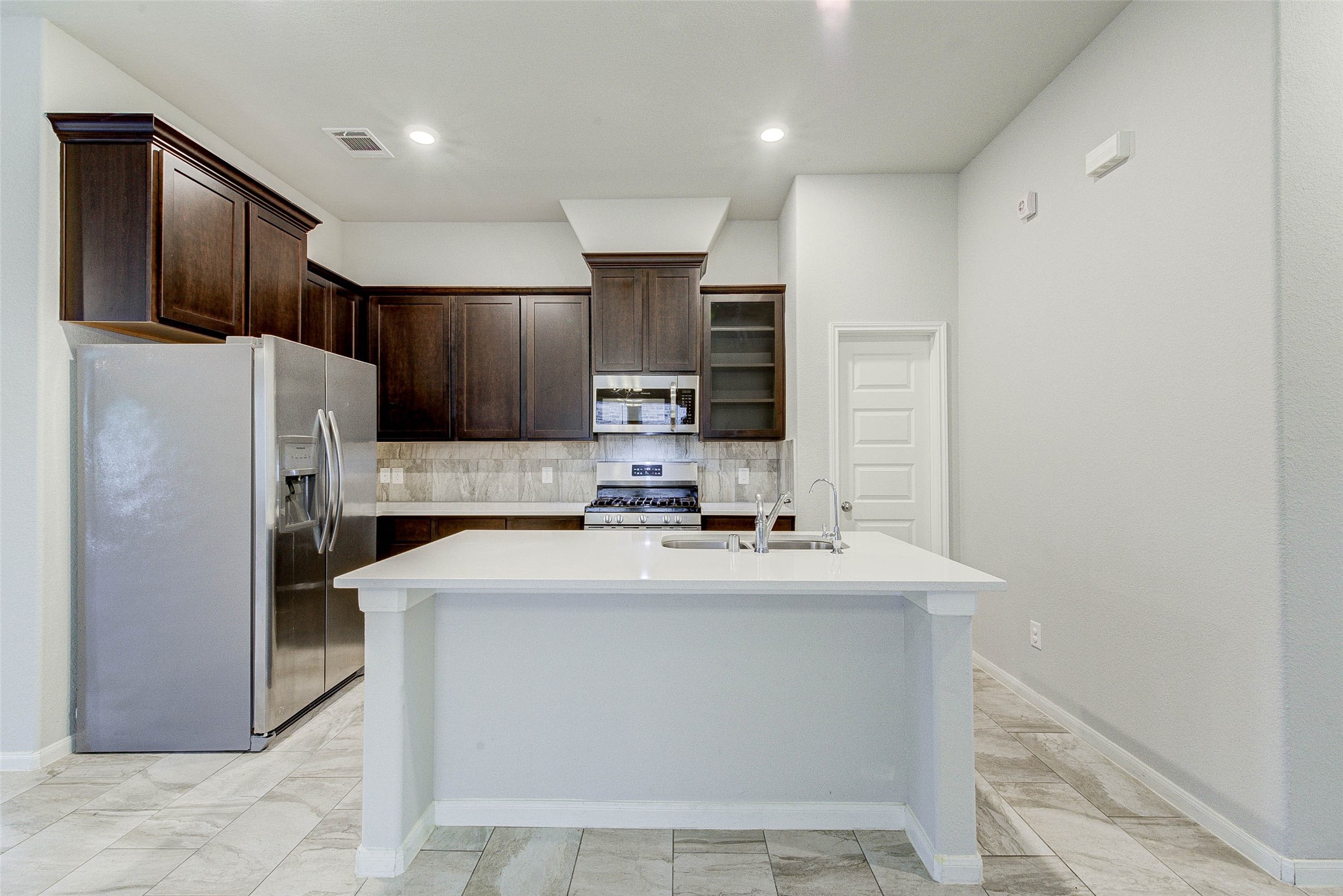 239 Murrieta Lane Rosharon, TX 77583 - Photo 14 of 27 Gallery Image 14