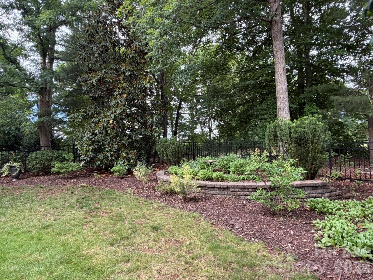 914 Players Ridge Road Hickory, NC 28601 - Photo 35 of 42