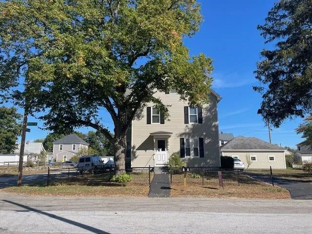 $1,995 | 67 Forest Street, Unit 2, Manchester, NH 03102