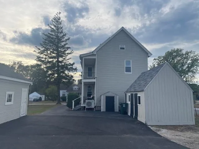 $1,995 | 67 Forest Street, Unit 2, Manchester, NH 03102