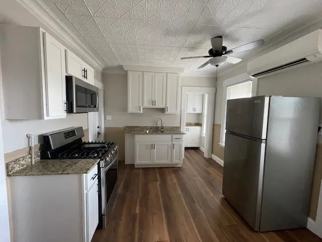 $1,995 | 67 Forest Street, Unit 2, Manchester, NH 03102