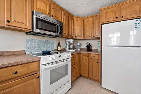 $350,000 | 18 Pond Court, Unit C, North Providence, RI 02904
