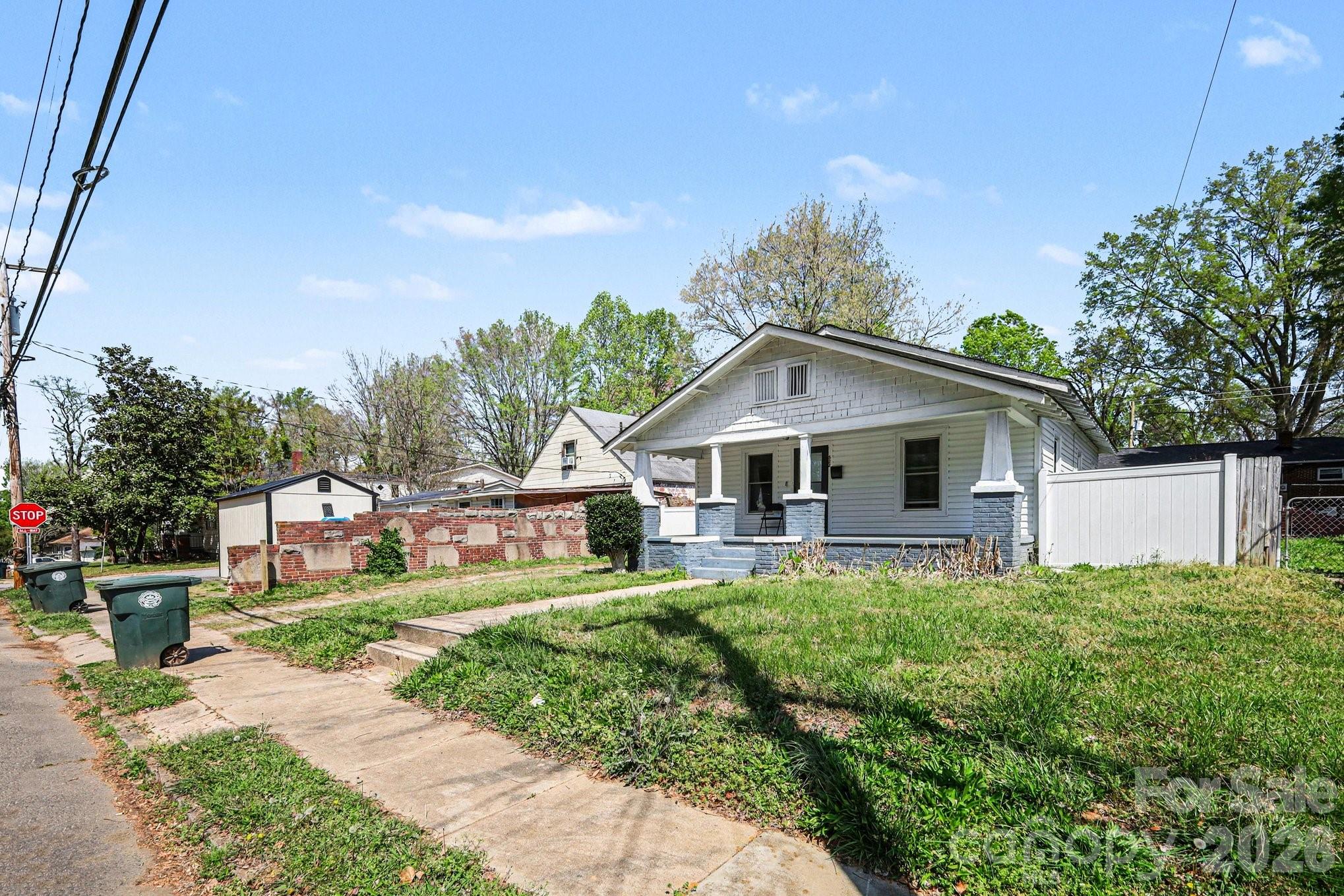 522 Elm Street Salisbury, NC 28144 - Photo 3 of 20 a front view of a house with garden