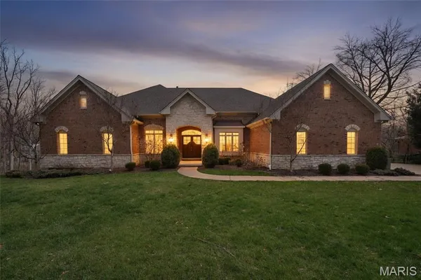 $3,125,000 | 9 Graybridge Drive, Ladue, MO 63124