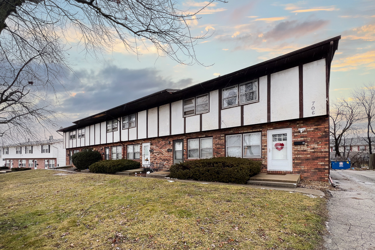 706 South Golfcrest Road, Unit 4 Normal, IL 61761 - Photo 2 of 24 Gallery Image 2