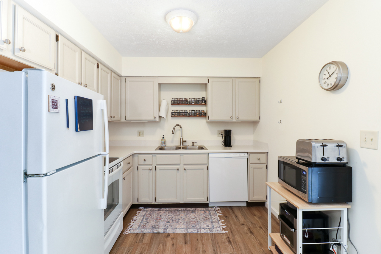 706 South Golfcrest Road, Unit 4 Normal, IL 61761 - Photo 7 of 24 Gallery Image 7