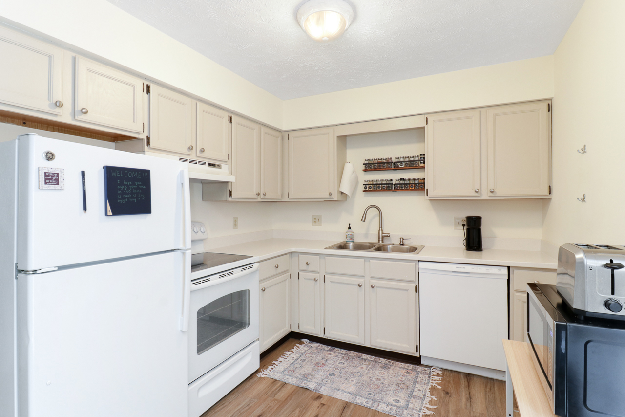706 South Golfcrest Road, Unit 4 Normal, IL 61761 - Photo 8 of 24 Gallery Image 8