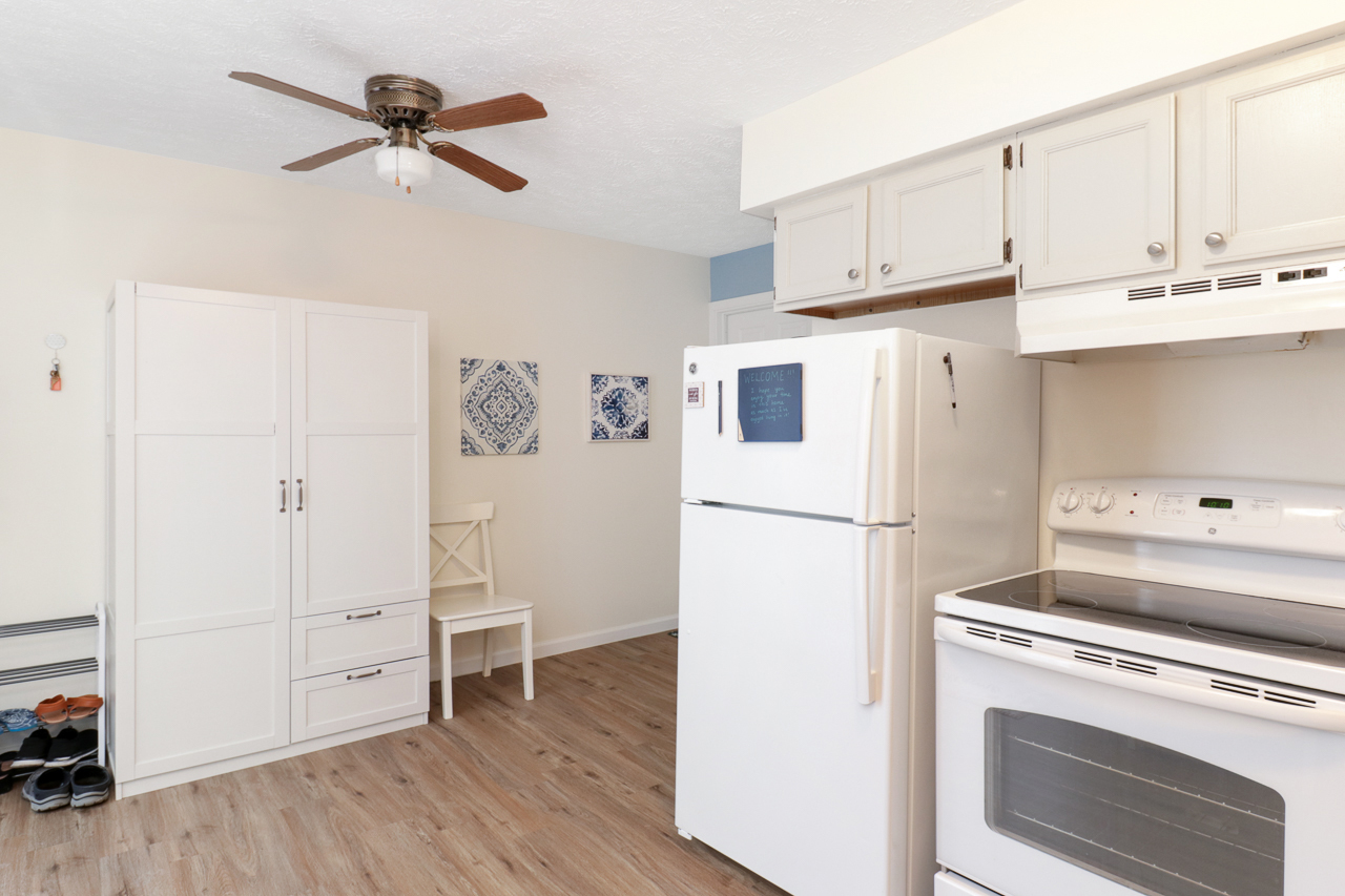 706 South Golfcrest Road, Unit 4 Normal, IL 61761 - Photo 9 of 24 Gallery Image 9