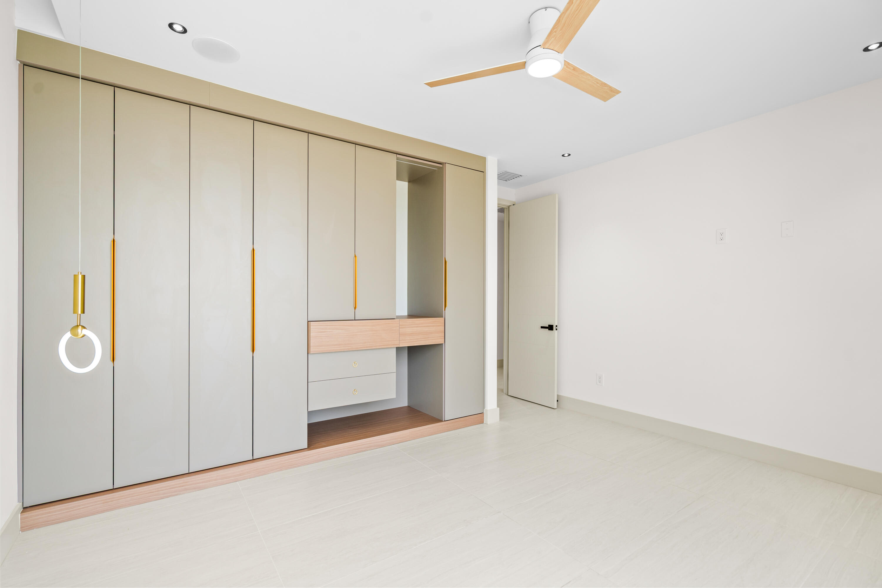 16 South Exuma Road Key Largo, FL 33037 - Photo 40 of 74 an empty room with closet area