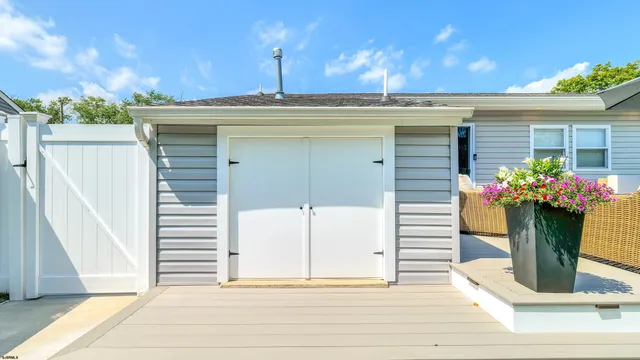 a view of a entryway front of house
