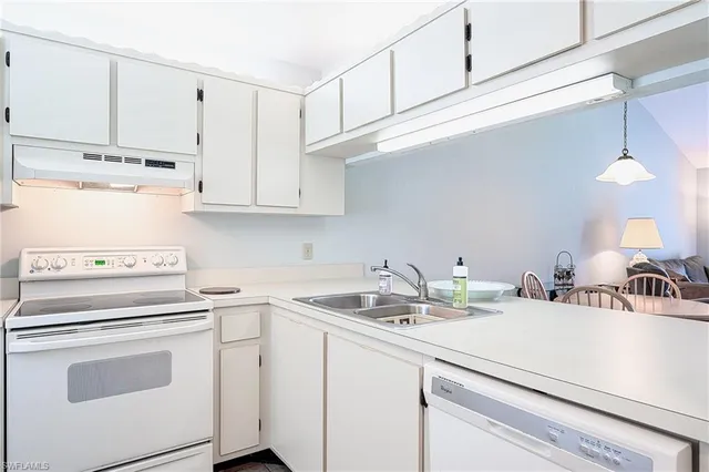 $1,900 | 2650 Kings Lake Boulevard, Unit 6202, Naples, FL 34112