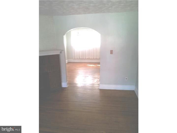 122 Laurel Road Sharon Hill, PA 19079 - Photo 5 of 17 Living Room