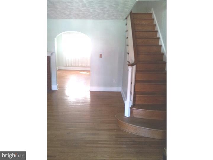 122 Laurel Road Sharon Hill, PA 19079 - Photo 6 of 17 Living Room