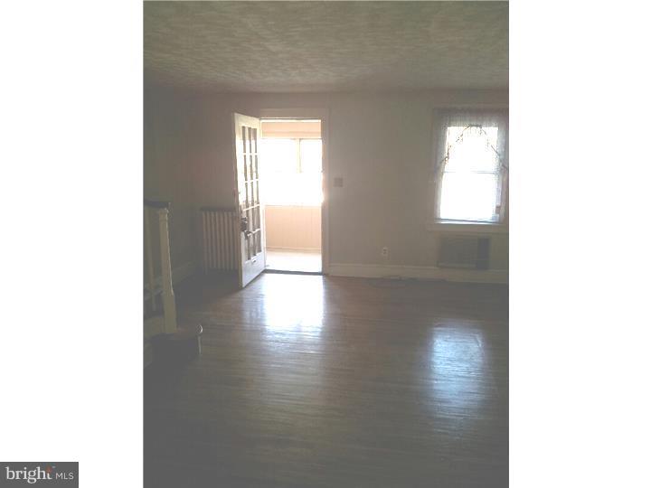 122 Laurel Road Sharon Hill, PA 19079 - Photo 7 of 17 Living Room