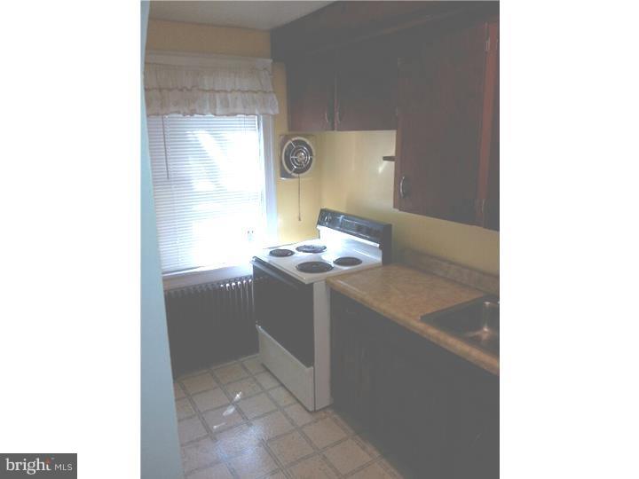 122 Laurel Road Sharon Hill, PA 19079 - Photo 10 of 17 Kitchen