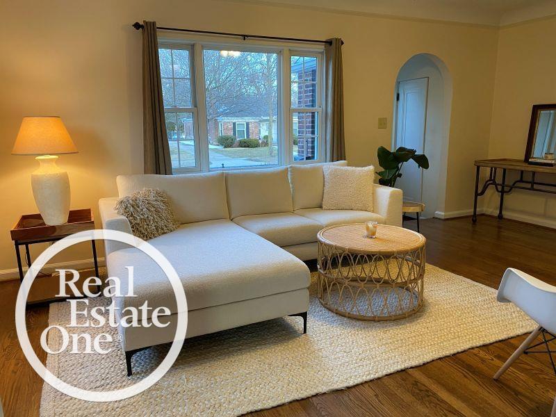 897 Rivard Boulevard Grosse Pointe, MI 48230 - Photo 16 of 42 50212858-9a3abde2-cd2e-4dac-8524-bcfa542bb1f6.JPG