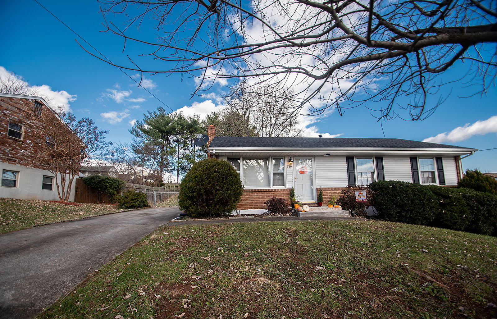 549 Holiday Road Vinton, VA 24179 - Photo 2 of 30 a front view of a house with garden