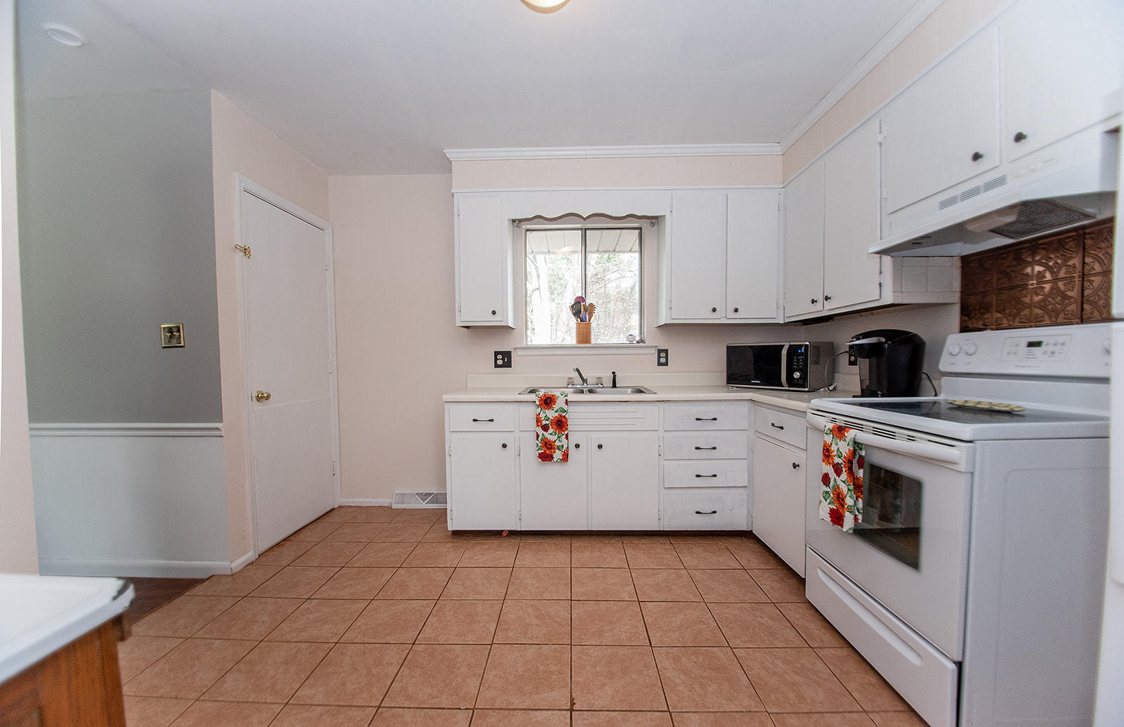 549 Holiday Road Vinton, VA 24179 - Photo 21 of 30 a utility room with cabinets washer and dryer