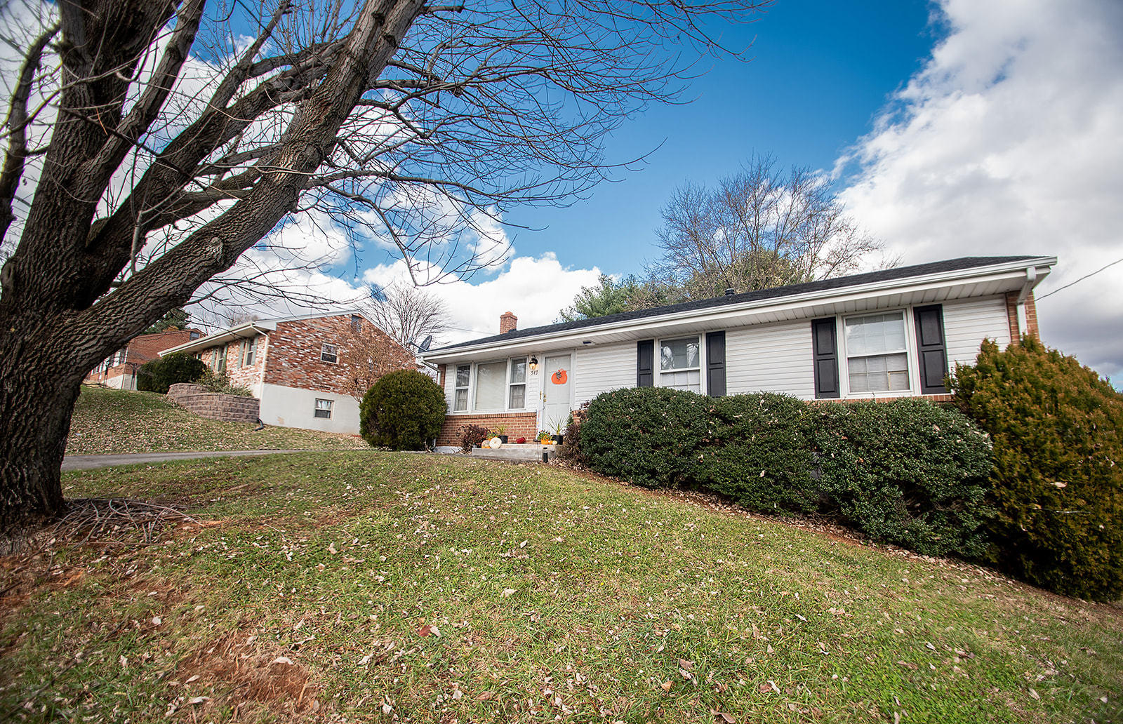 549 Holiday Road Vinton, VA 24179 - Photo 4 of 30 a front view of a house with a yard