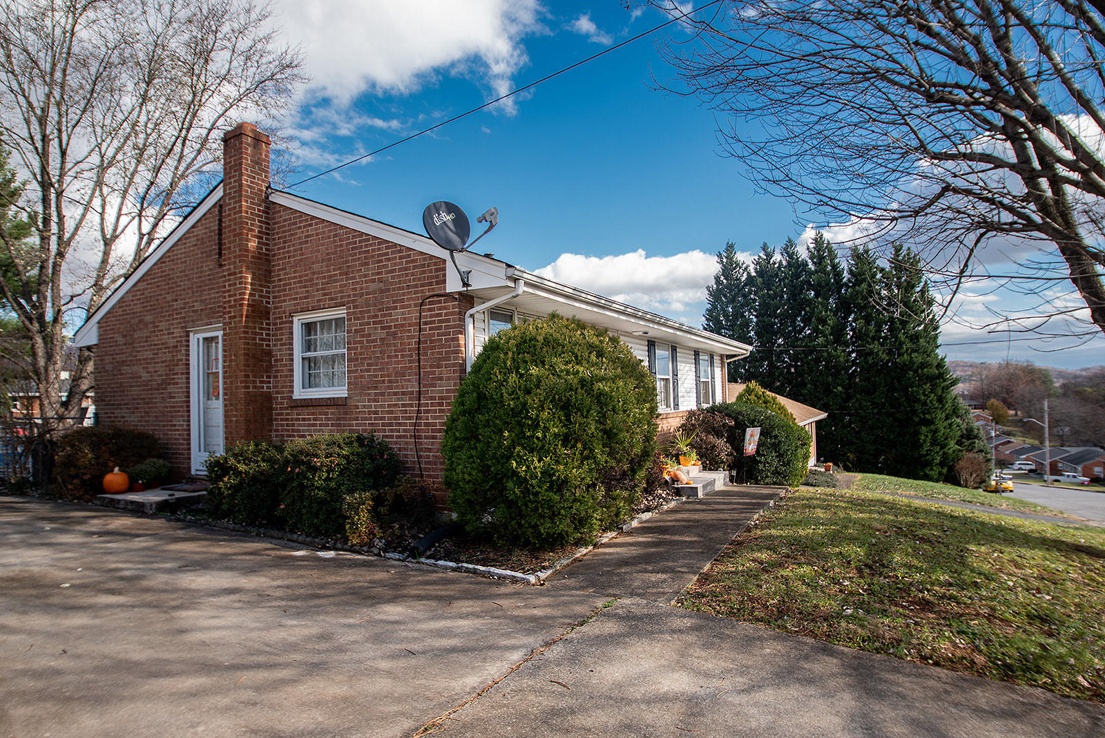 549 Holiday Road Vinton, VA 24179 - Photo 7 of 30 a view of a house with a yard