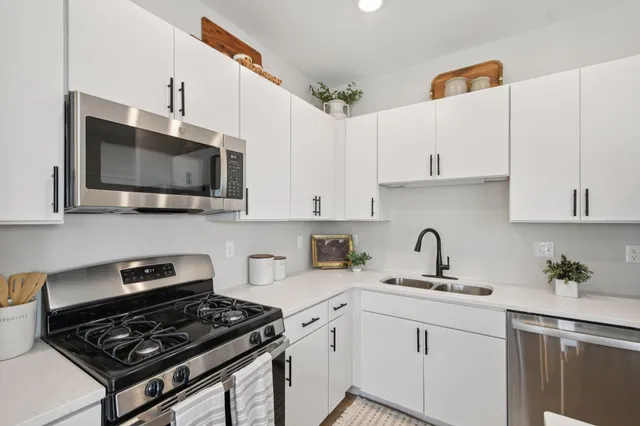 $2,395 | 4750 Ironwood Circle, Maple Plain, MN 55359