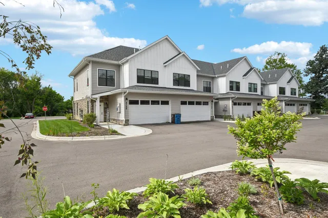 $2,395 | 4750 Ironwood Circle, Maple Plain, MN 55359