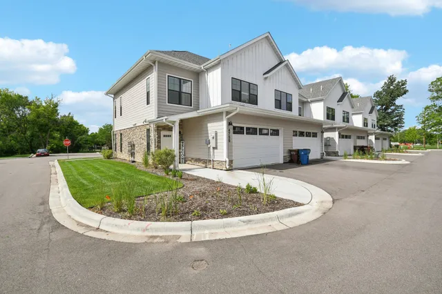$2,595 | 4750 Ironwood Circle, Medina, MN 55359