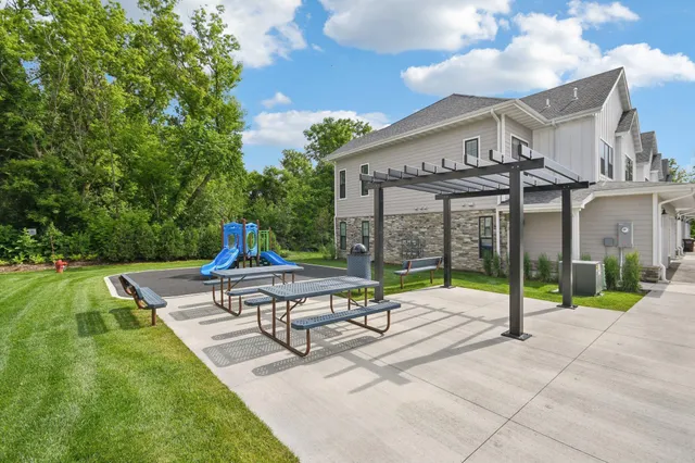 $2,595 | 4750 Ironwood Circle, Medina, MN 55359