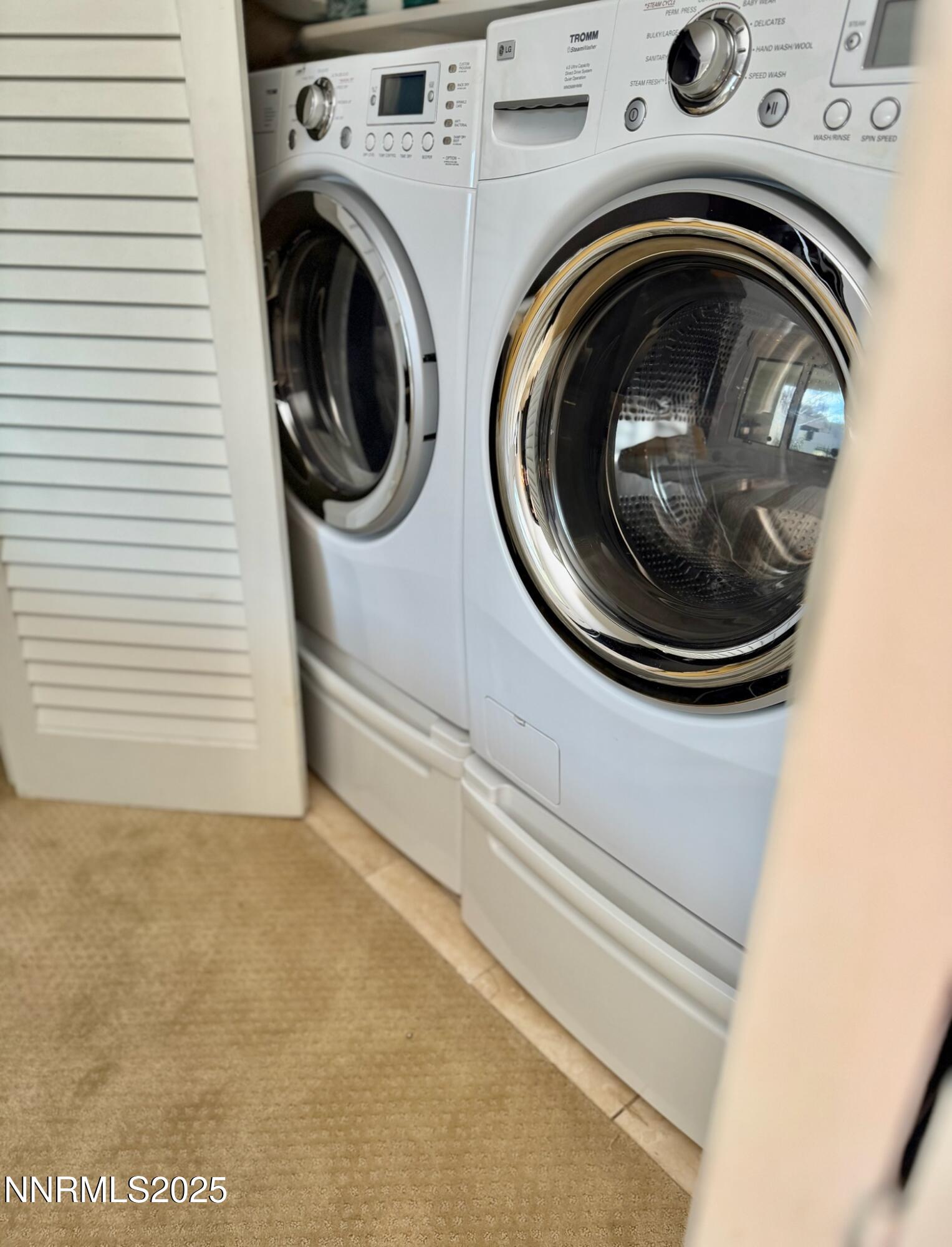 5012 Lakeridge Terrace East Reno, NV 89509 - Photo 36 of 49 a utility room with dryer and washer
