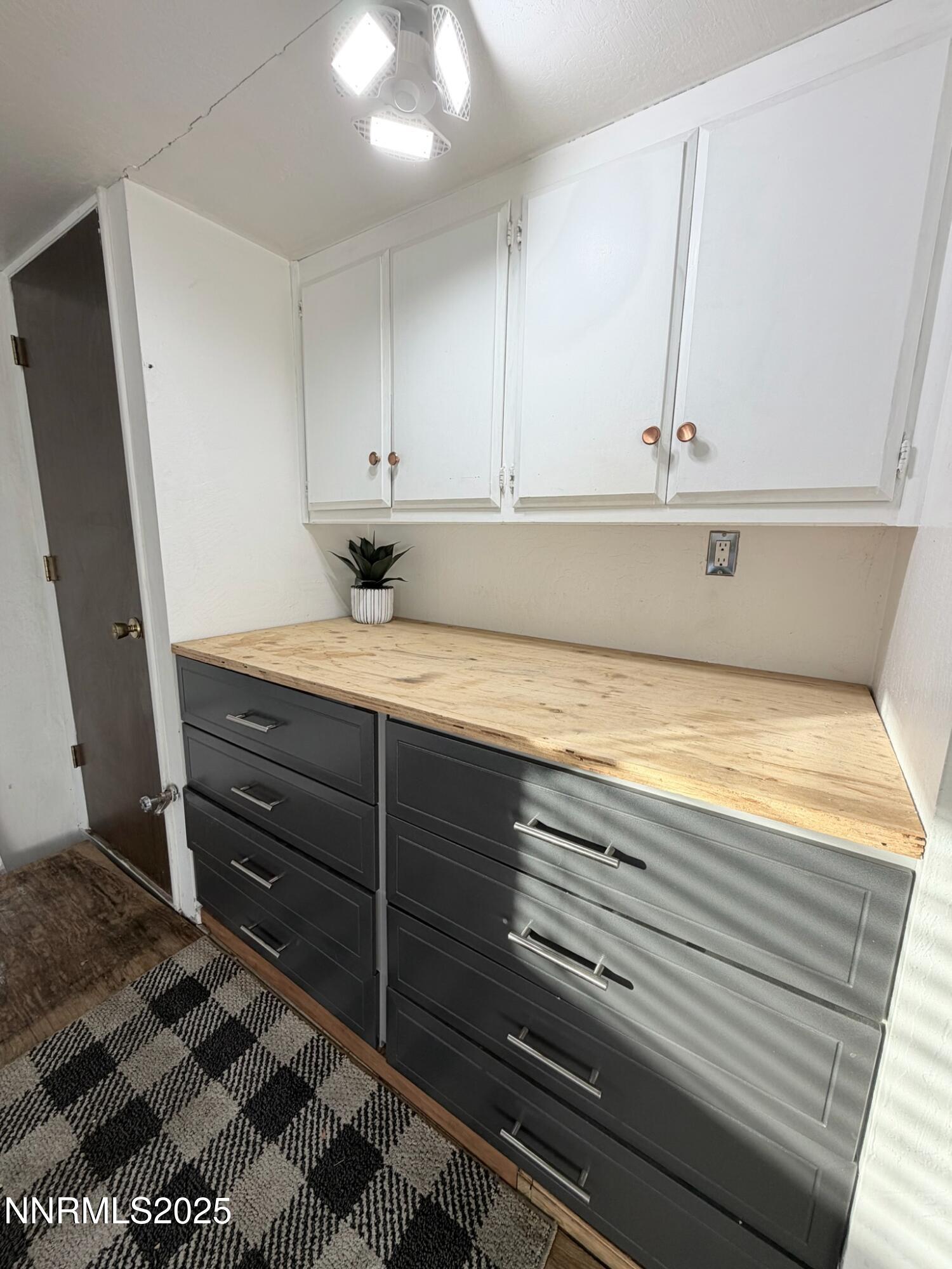 5012 Lakeridge Terrace East Reno, NV 89509 - Photo 40 of 49 a view of cabinet and window