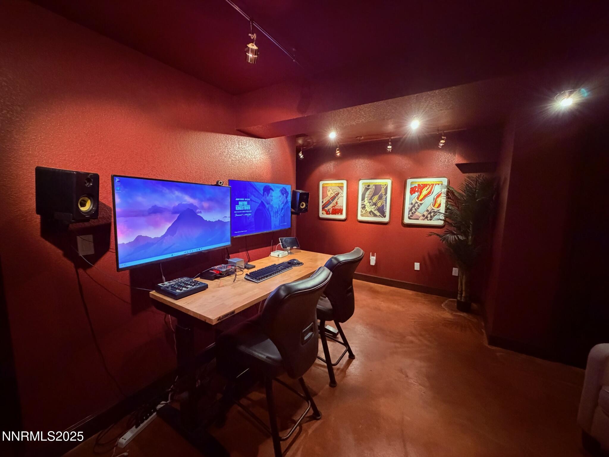 5012 Lakeridge Terrace East Reno, NV 89509 - Photo 44 of 49 a room with furniture