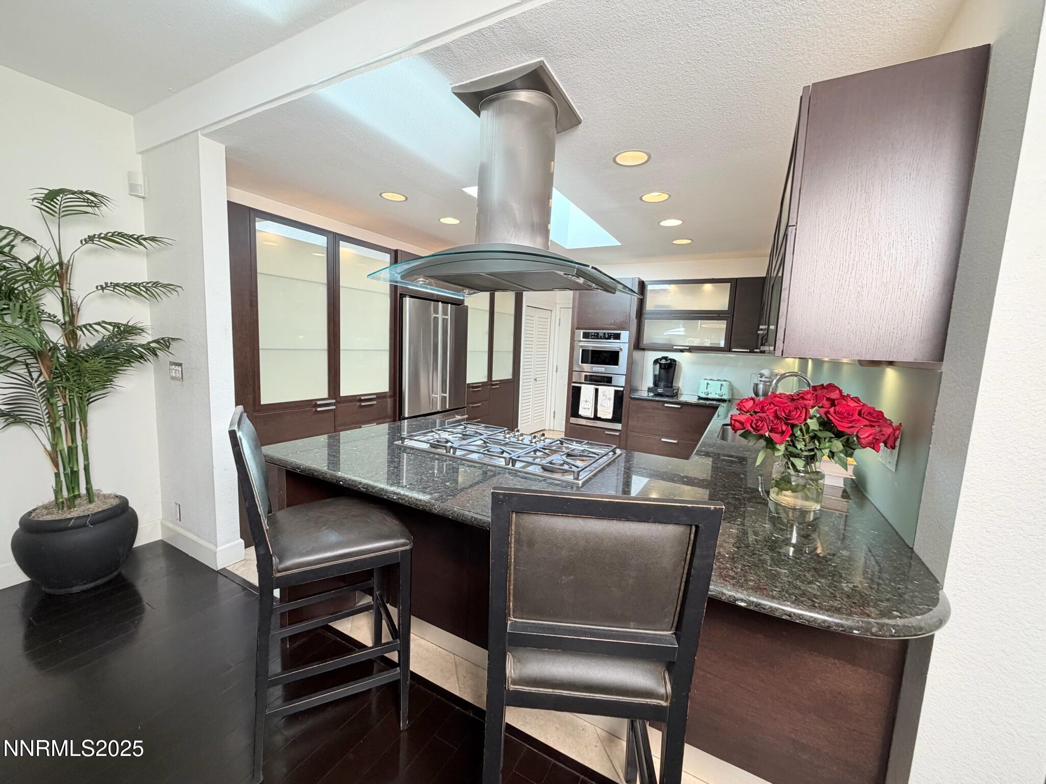 5012 Lakeridge Terrace East Reno, NV 89509 - Photo 5 of 49 a kitchen with a table and chairs in it