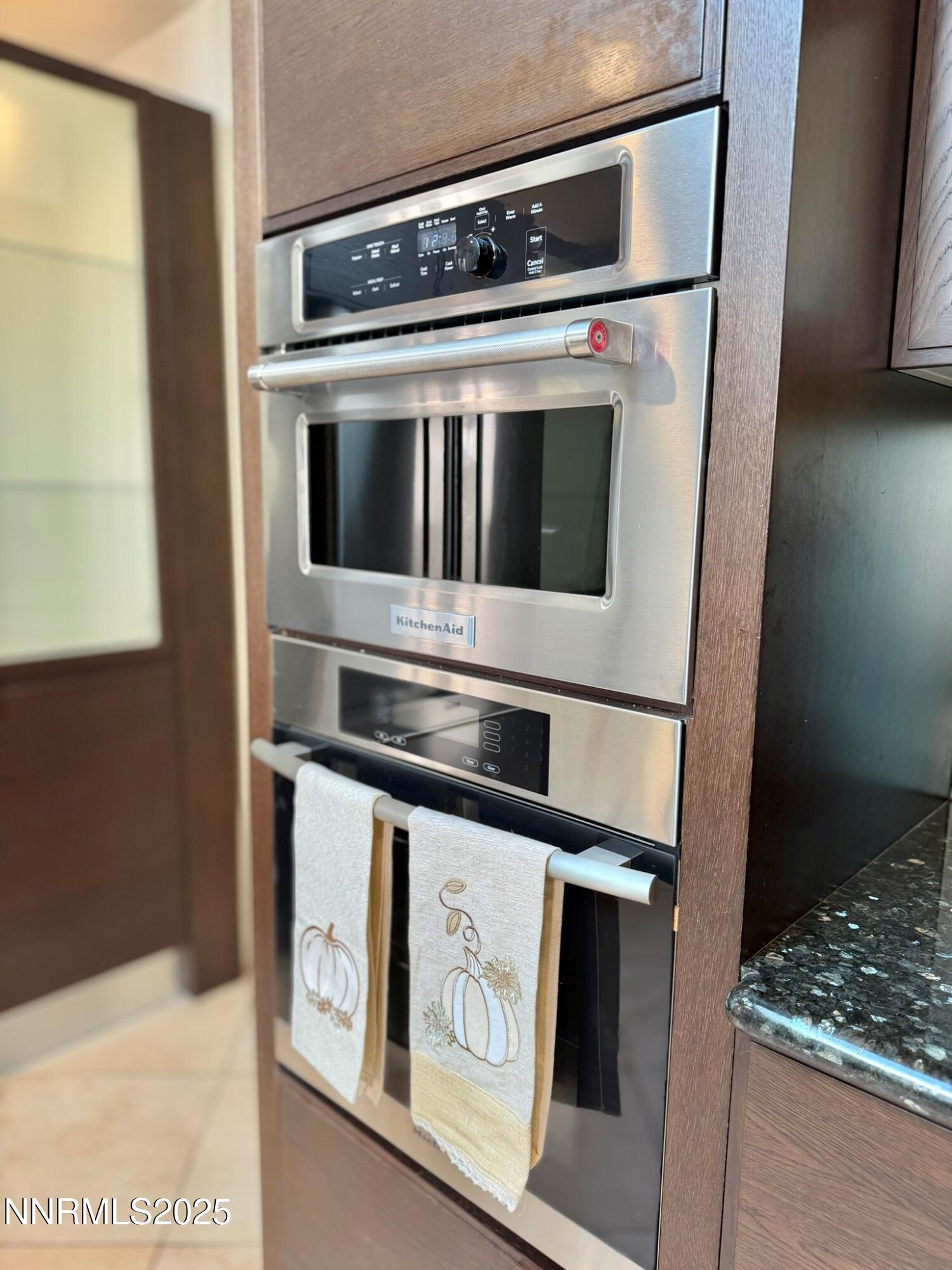 5012 Lakeridge Terrace East Reno, NV 89509 - Photo 7 of 49 a close view of stove