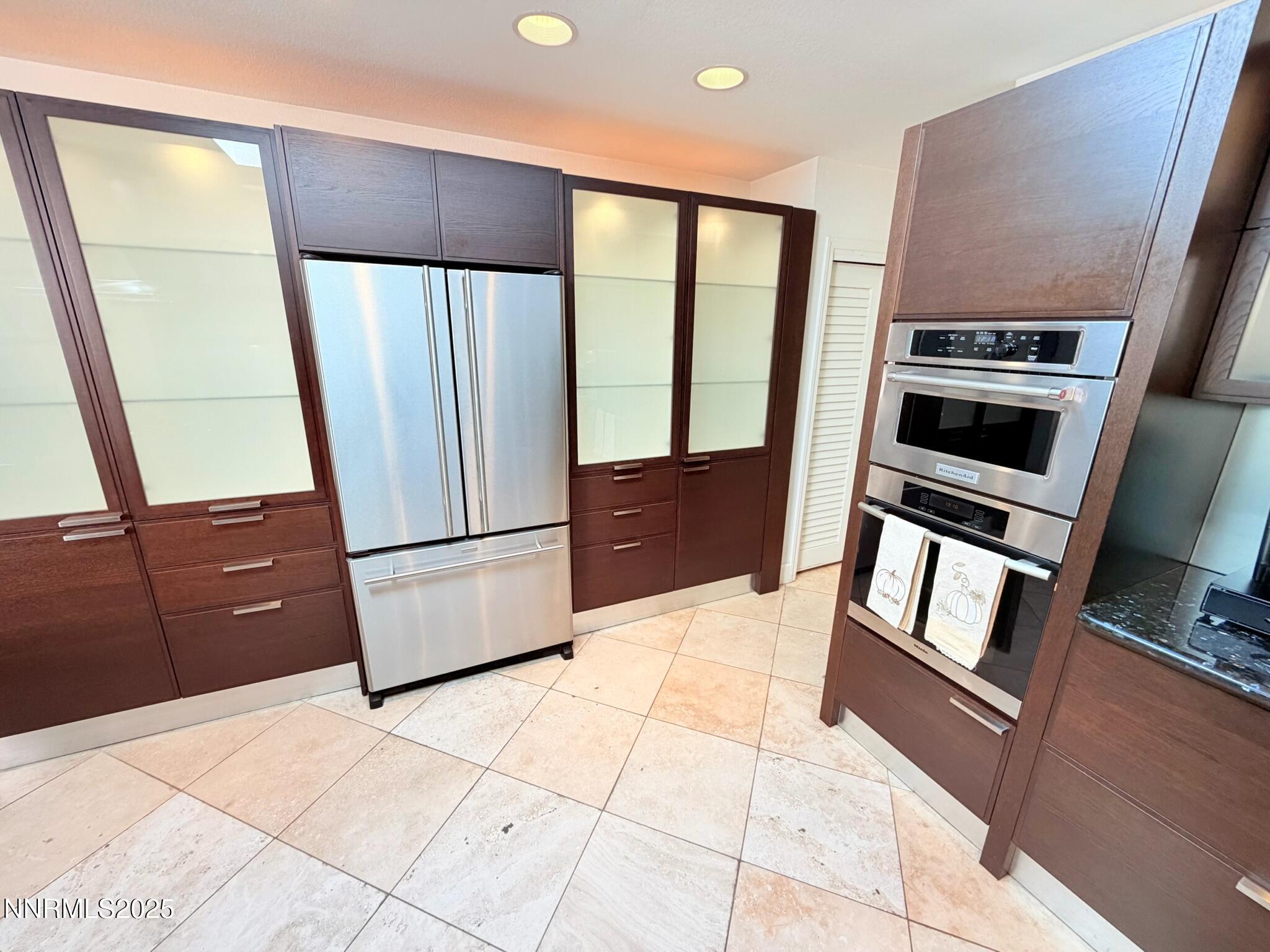 5012 Lakeridge Terrace East Reno, NV 89509 - Photo 8 of 49 a kitchen with granite countertop a refrigerator a stove a sink and a cabinets