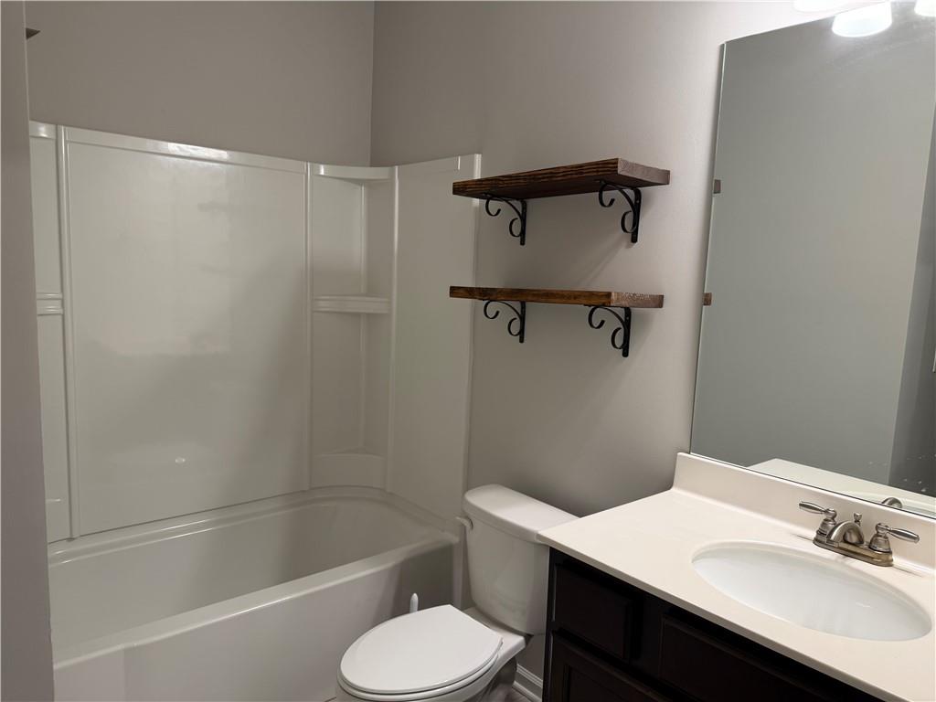 7811 Silk Tree Pointe Braselton, GA 30517 - Photo 10 of 20 a bathroom with a sink toilet and shower