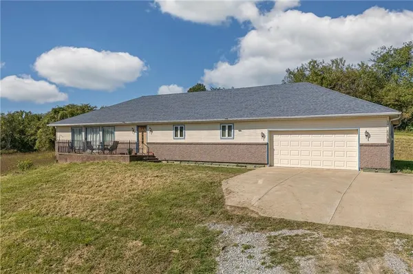 $275,000 | 2930 Southeast Mason Road, St. Joseph, MO 64507