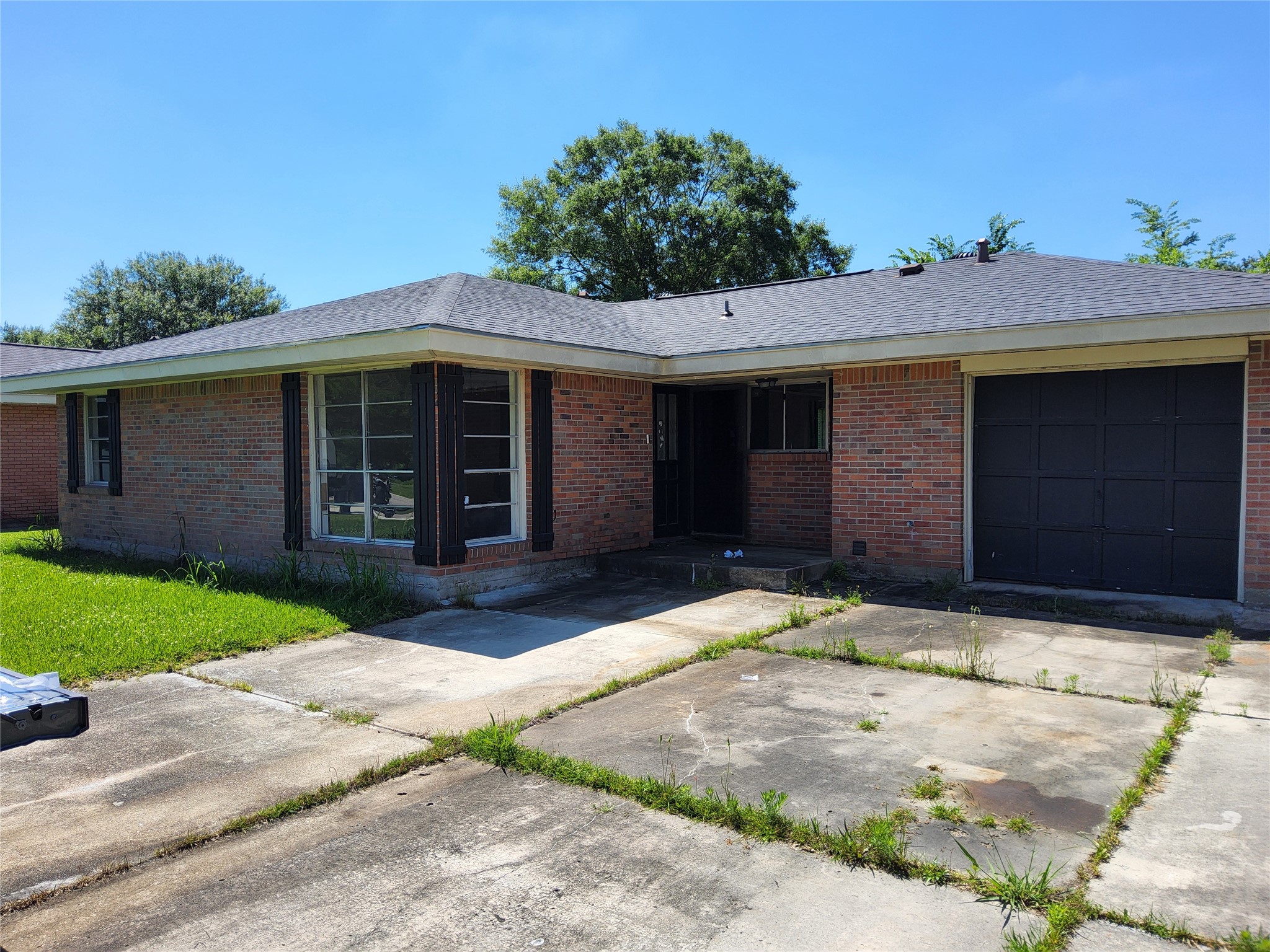 701 Sherrill Street West Orange, TX 77630 - Photo 3 of 16