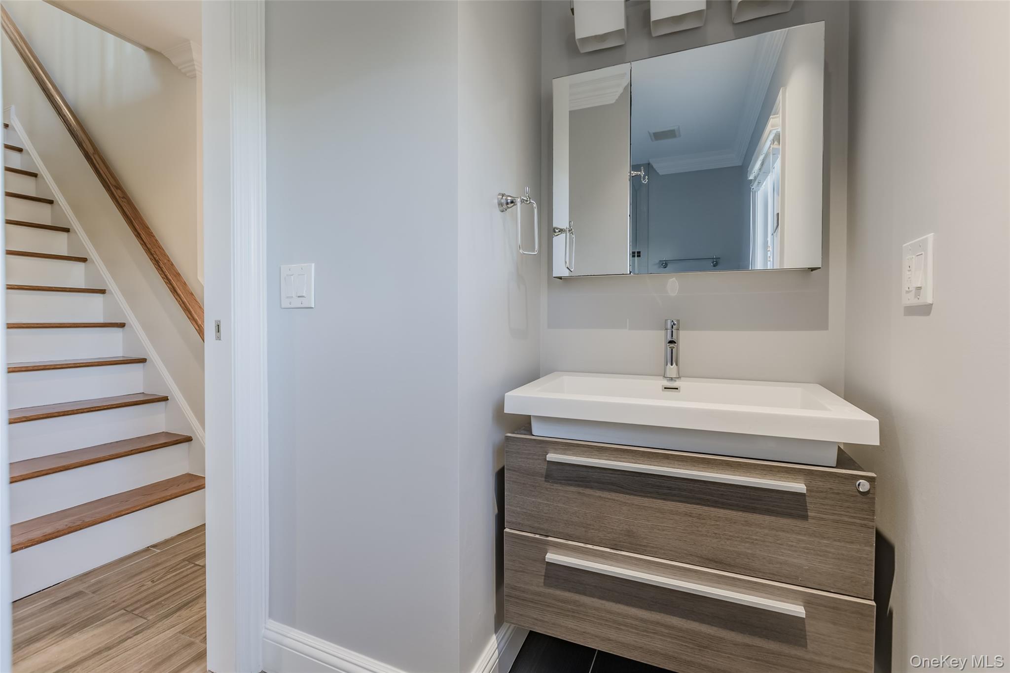29 Aspen Road Kings Park, NY 11754 - Photo 8 of 17 First Floor Full Bathroom